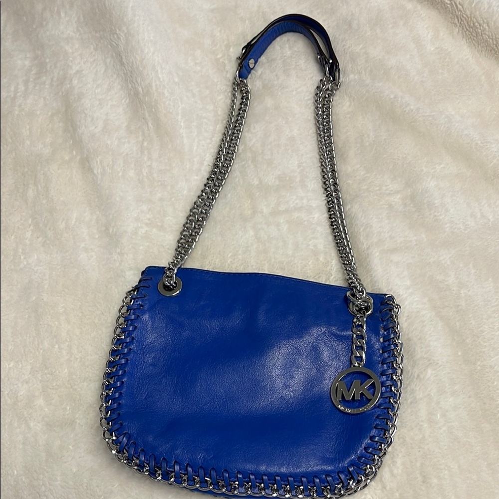 Michael Kors Blue Shoulder Bag with Chain Strap and Glossy Finish